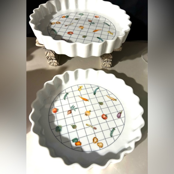 COPY - Like new, oven to table porcelain ware baking dish… quiche, tortes etc… … - Picture 2 of 8